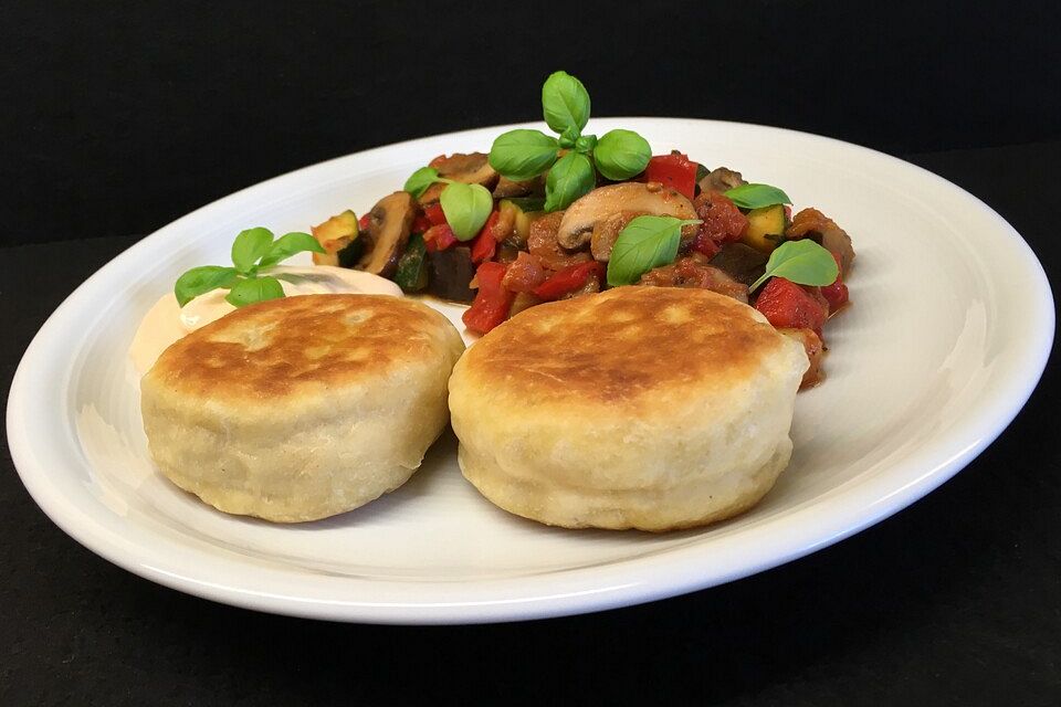 Gefüllte Pizzabrötchen aus der Pfanne