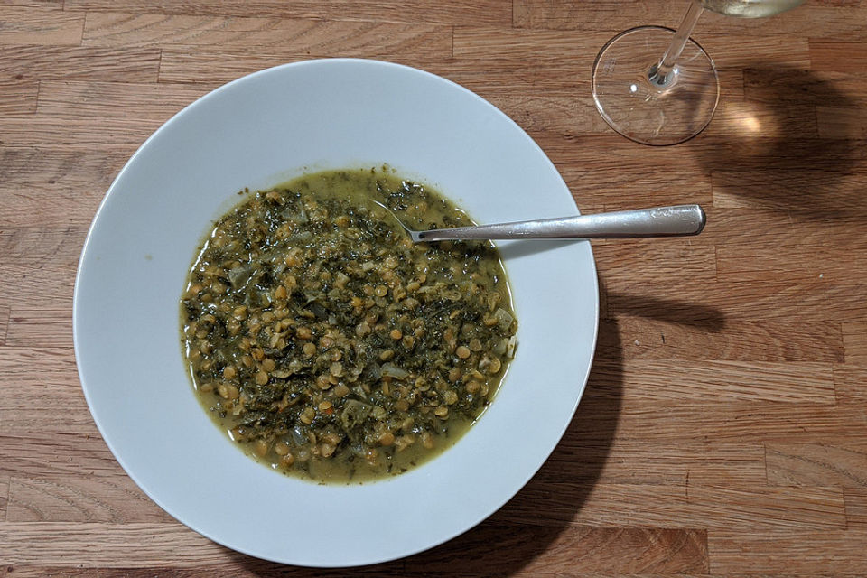 Kokos-Linsen-Suppe mit Grünkohl