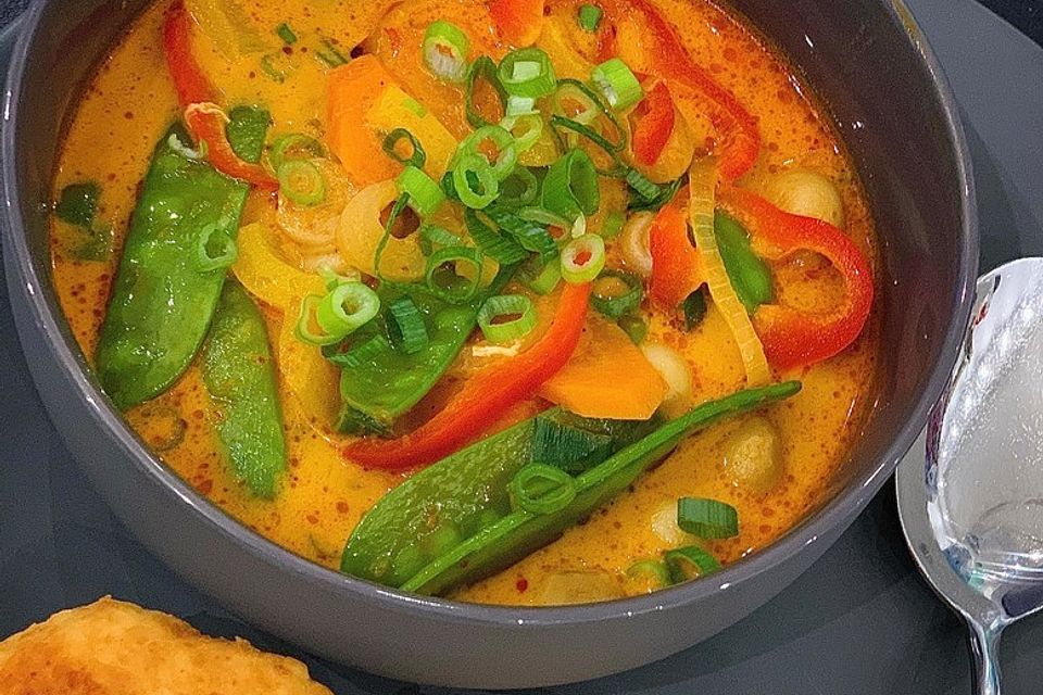 Rote Thai-Curry Gemüsesuppe