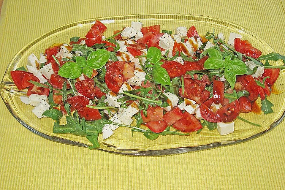 Italienischer Tomaten - Mozzarella - Salat mit Rucola