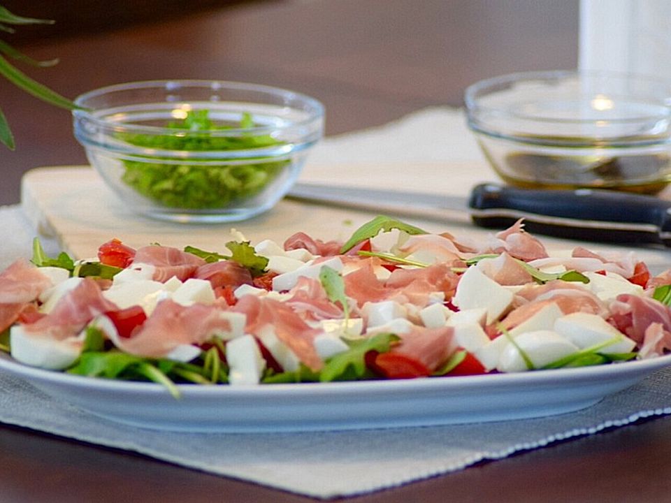 Italienischer Tomaten - Mozzarella - Salat mit Rucola von dutbok | Chefkoch