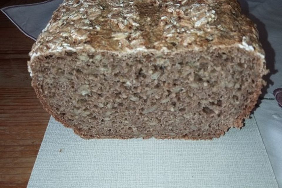 Mein Lieblings-Dinkelvollkornbrot mit Kernen für den Brotbackautomaten