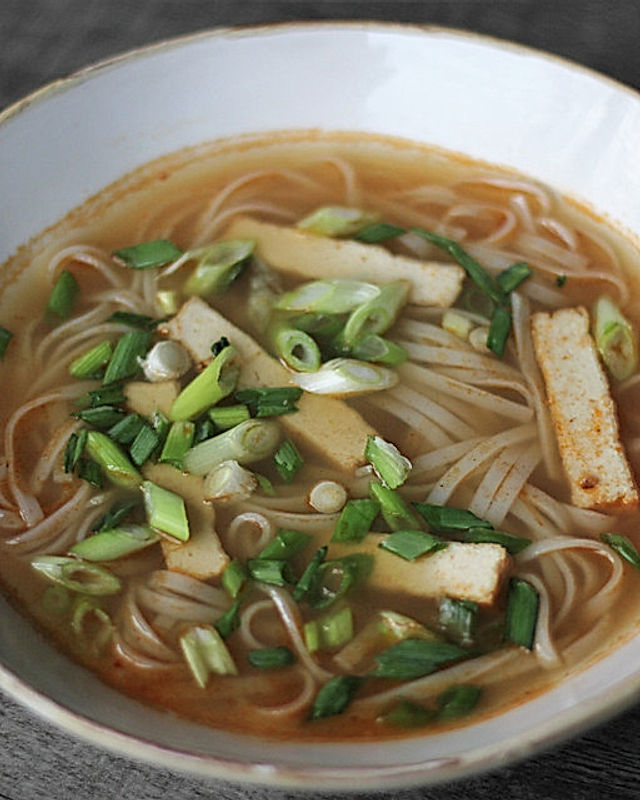 Schnelle Pho-Suppe mit Tofu