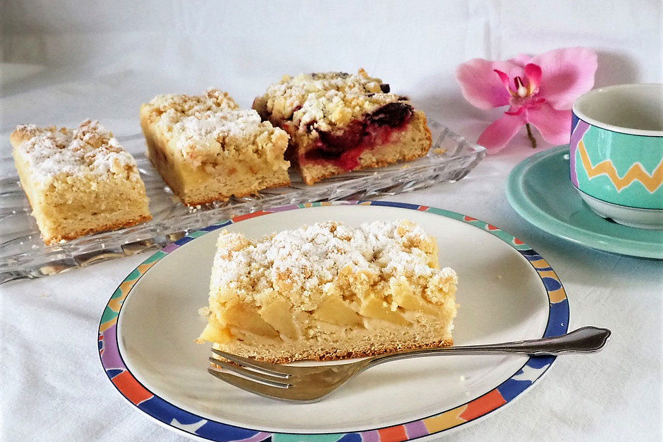 Hefeblechkuchen mit dreierlei Belag