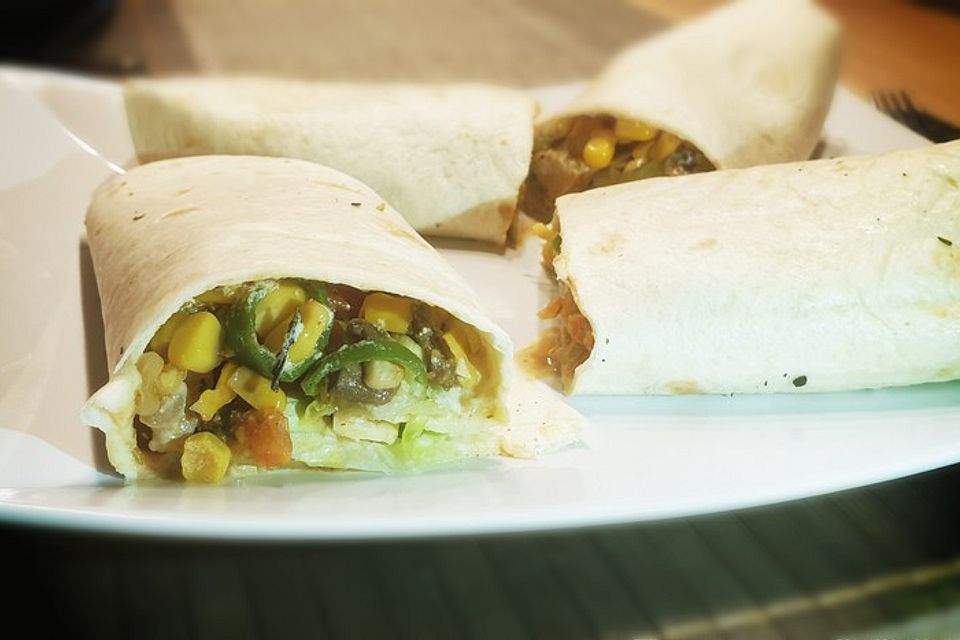 Zweierlei Wraps mit Gemüse und Putenfleisch