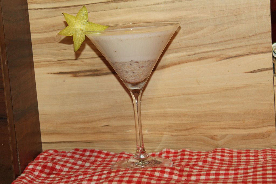 Frischer Kokosmilch-Smoothie mit Apfel