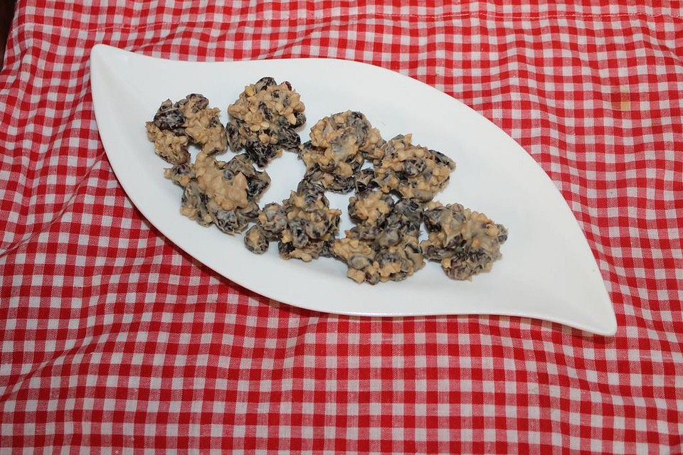 Schokoliertes Trockenobst mit gerösteten Mandeln