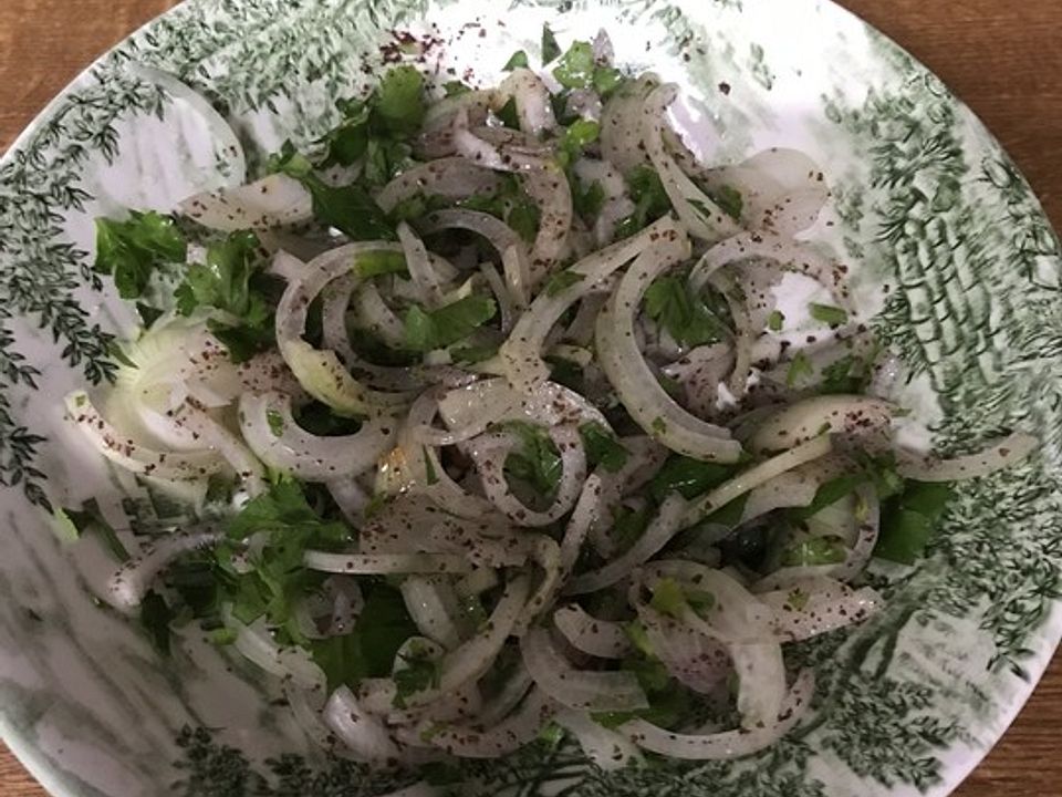 Zwiebelsalat mit Sumach von Sabinessuperrezepte| Chefkoch