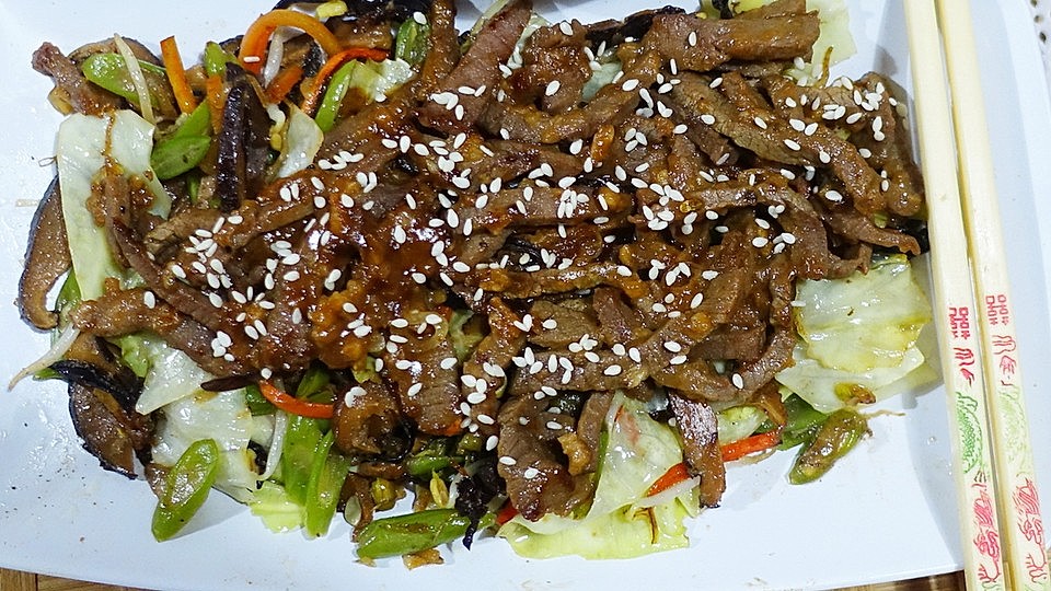 Pfannengerührtes Rindfleisch mit Gemüse von dieter_sedlaczek| Chefkoch