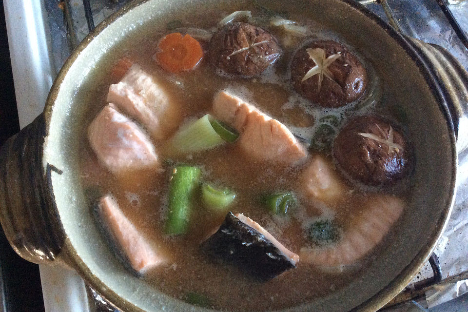 Lachs-Eintopf nach japanischer Art - Hokkai Nabe