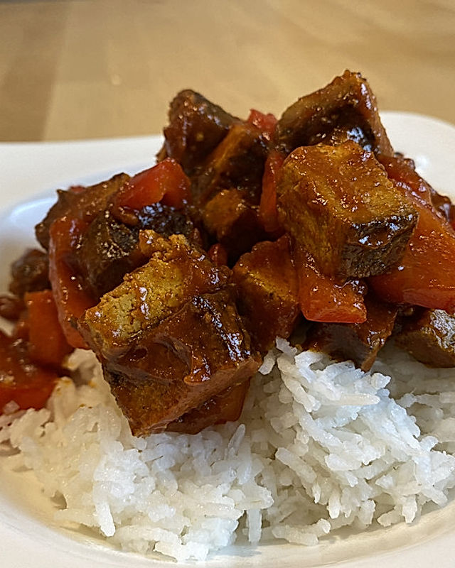 Veganer Reis Currywurst-Style