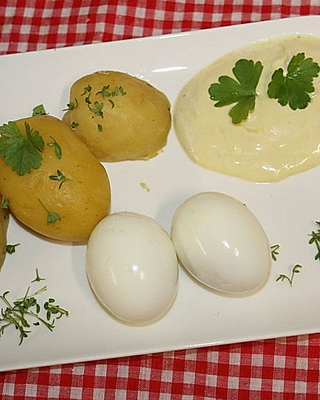 Eier in Senfsoße mit Salzkartoffeln