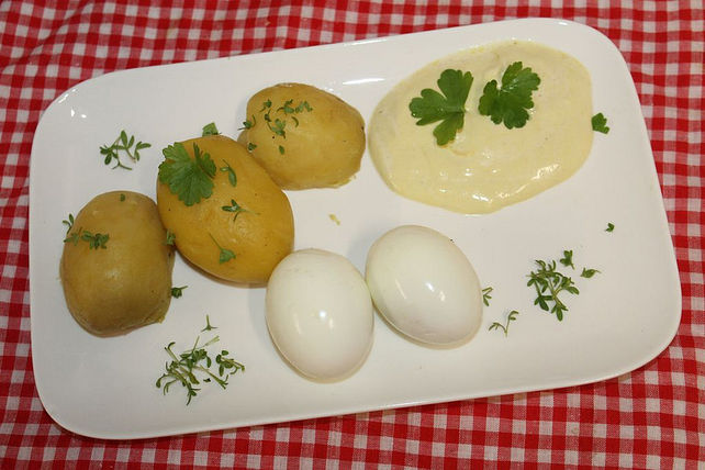 Eier in Senfsoße mit Salzkartoffeln von trekneb| Chefkoch