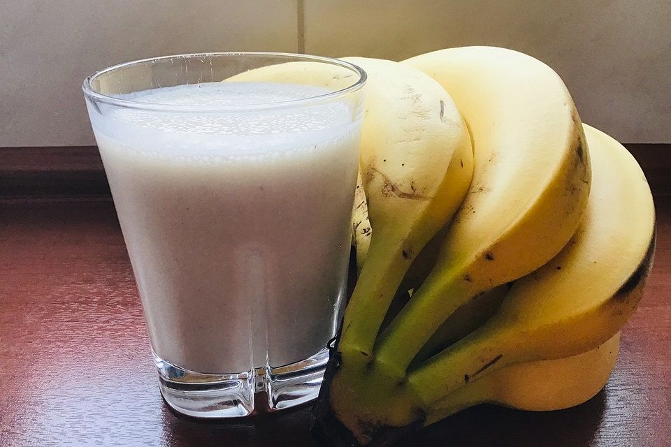 Bananen-Milch-Shake mit Quark und Leinöl