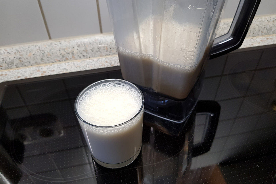 Bananen-Milch-Shake mit Quark und Leinöl