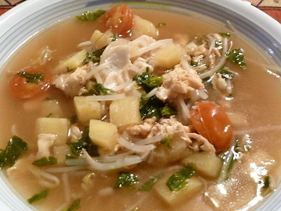 Kambodschanische Fischsuppe mit Ananas und Sojasprossen von UlrikeM ...