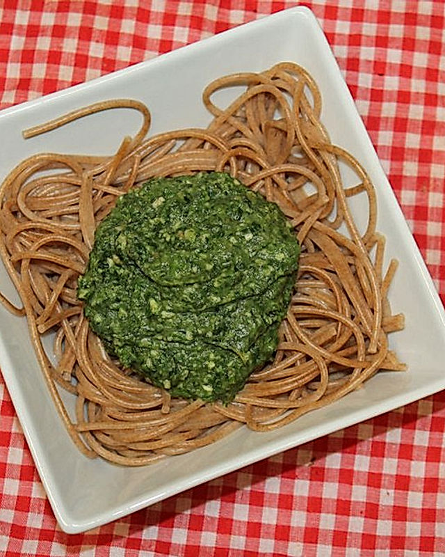 Spaghetti mit Grünkohlpesto