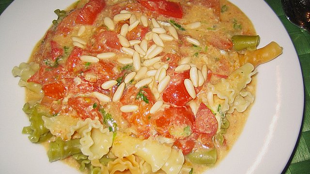 Bandnudeln in Gorgonzola - Soße mit eingelegten Tomaten von Klodi Bandnudeln in Gorgonzola - Soße mit eingelegten Tomaten von Klodi