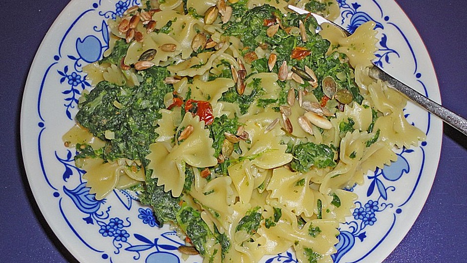 Bandnudeln in Gorgonzola - Soße mit eingelegten Tomaten von Klodi Bandnudeln in Gorgonzola - Soße mit eingelegten Tomaten von Klodi