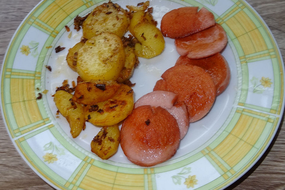 Gebratene Bouillonkartoffeltaler mit Fleischwursttalern à la Didi