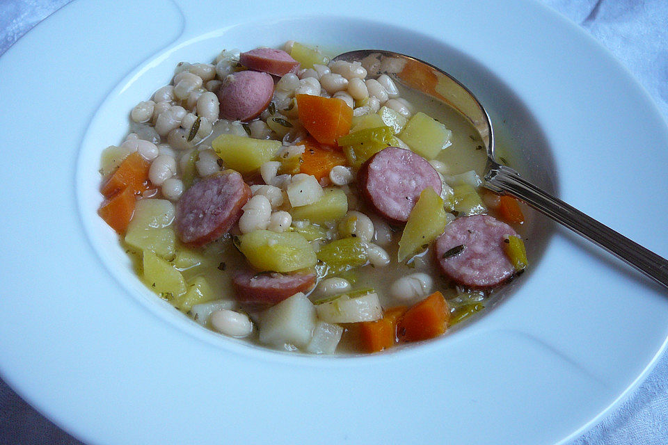 Einfache weiße Bohnensuppe