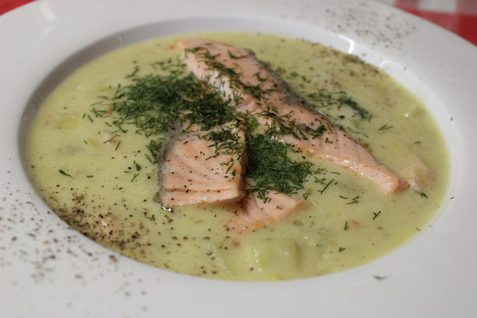 Kartoffel-Porree-Suppe mit Wildlachs