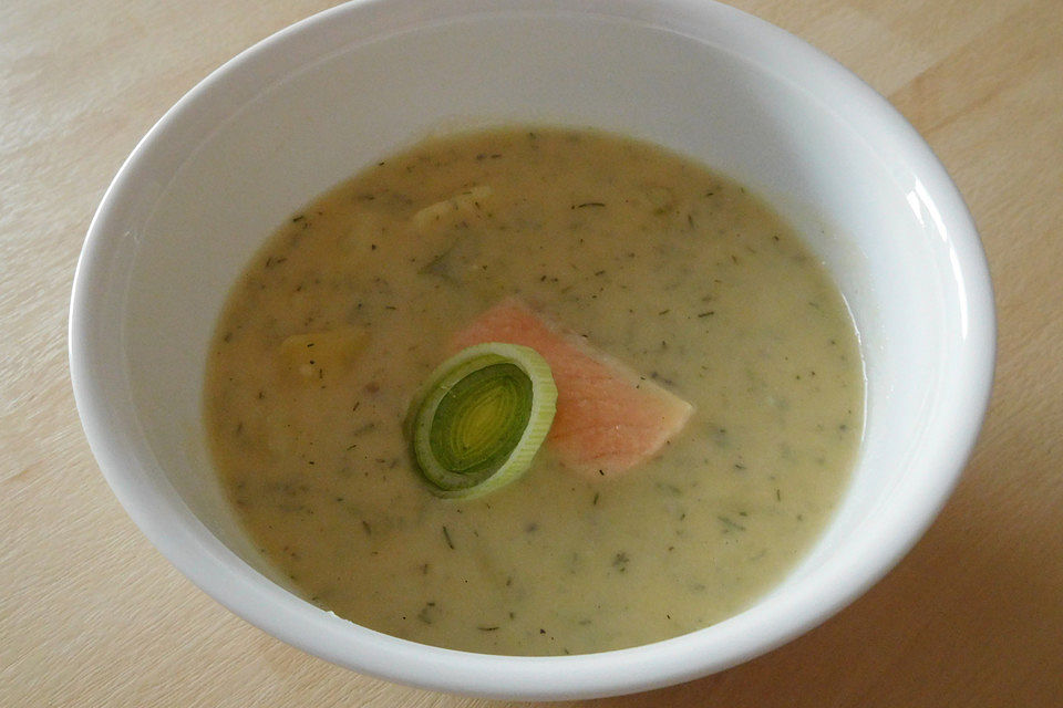 Kartoffel-Porree-Suppe mit Wildlachs