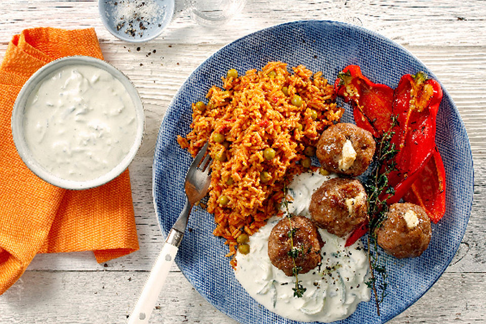 Gefüllte Hackbällchen mit Feta und Spitzpaprika