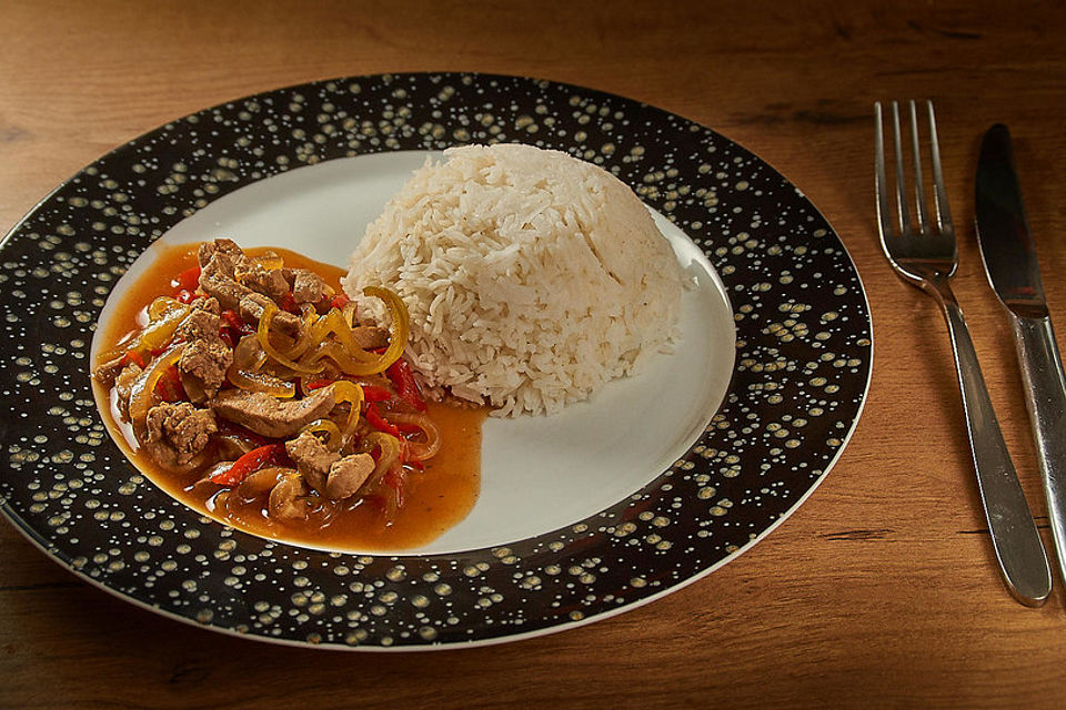 Rinderleber mit Paprika, Zwiebeln und Austernsauce