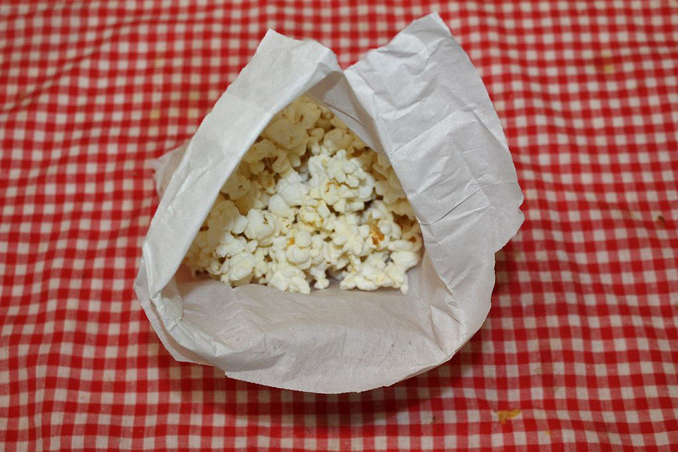 Mikrowellen-Popcorn in der Tüte