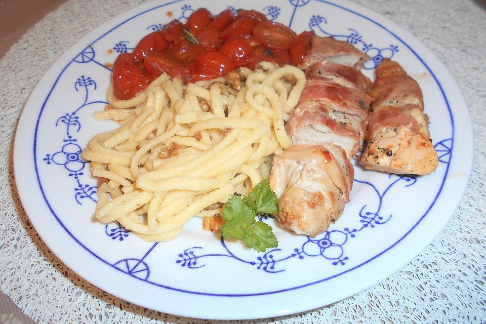 Nussige Spätzle mit Hähnchenfilets