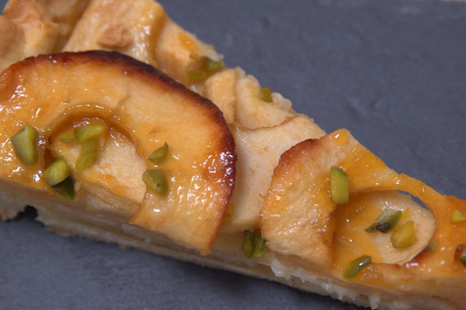 Lübecker Apfeltarte mit Mascarponecreme mit Vogelbeermousse