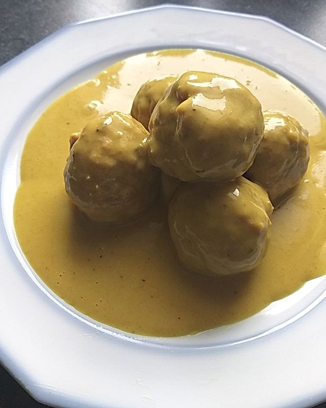 Hähnchenhackbällchen in Curry-Mascarpone-Soße