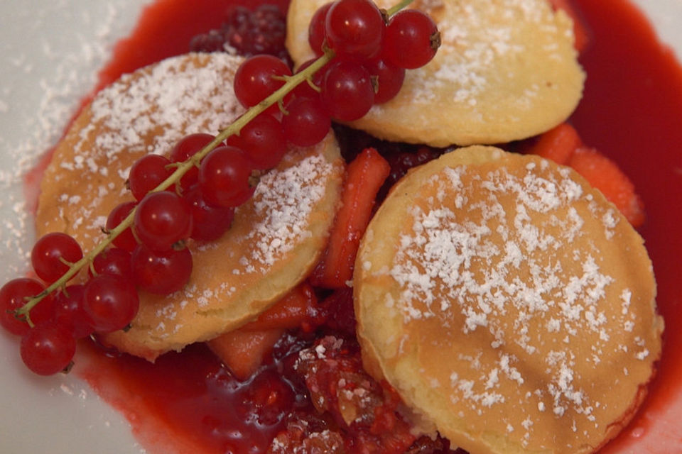 Pfannkuchen Suzette mit flambierten Beeren