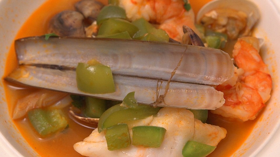 Caldeirada de Peixe - Portugiesische Fischsuppe - Fischeintopf mit ...