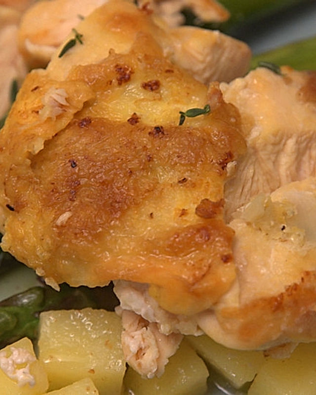 Frango com Limao - Zitronenhuhn mit grünem Spargel und Kartoffeln in Knoblauchbutter