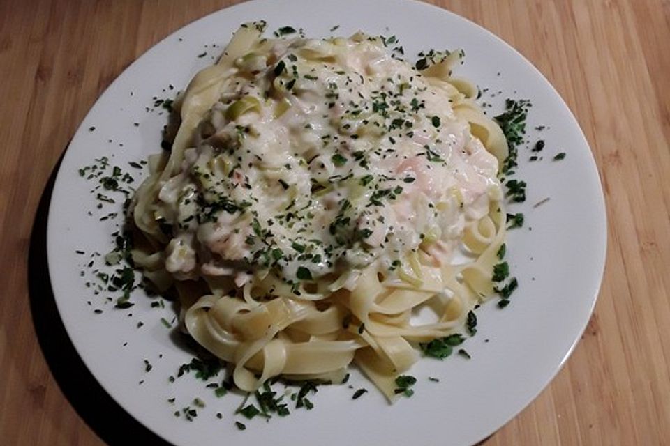 Lachsnudeln mit Parmesan