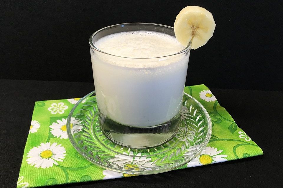 Bananen-Milchshake mit Quark und Zitrone