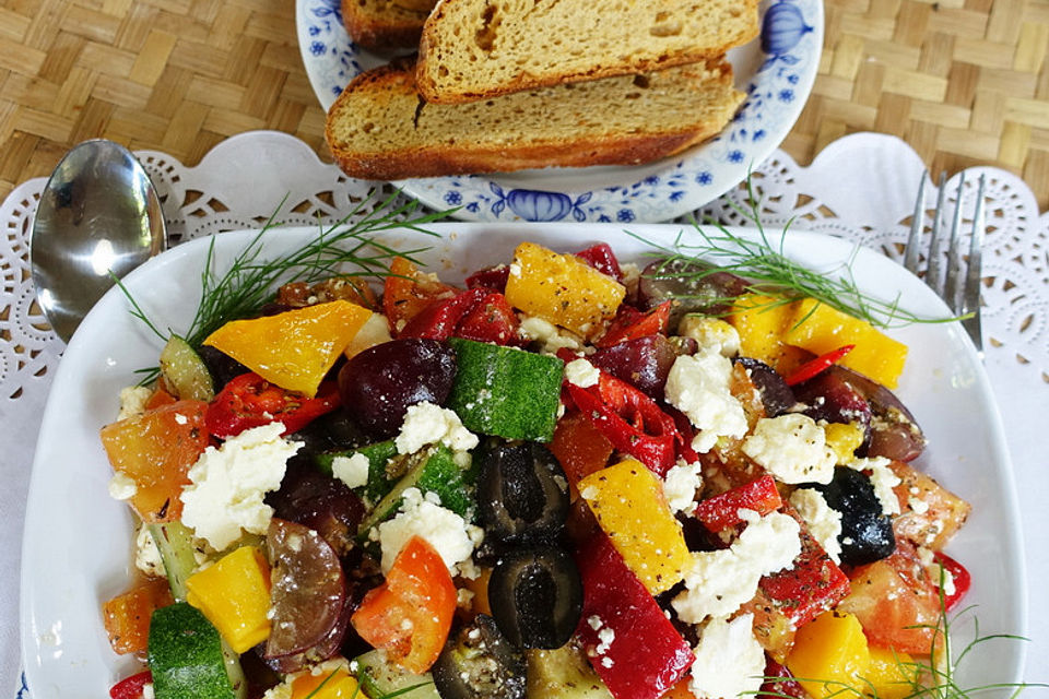 Kretischer Herbstsalat mit Früchten Matala