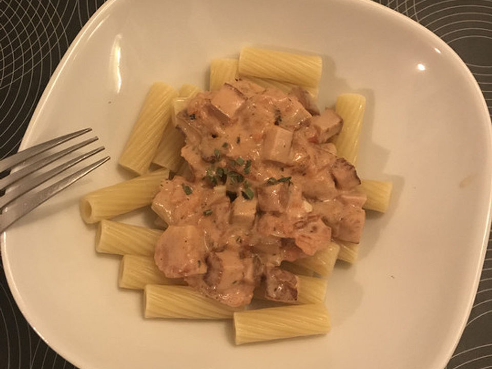 Nudeln mit Käse-Tomaten-Leberkäse-Soße von Apple2283 | Chefkoch