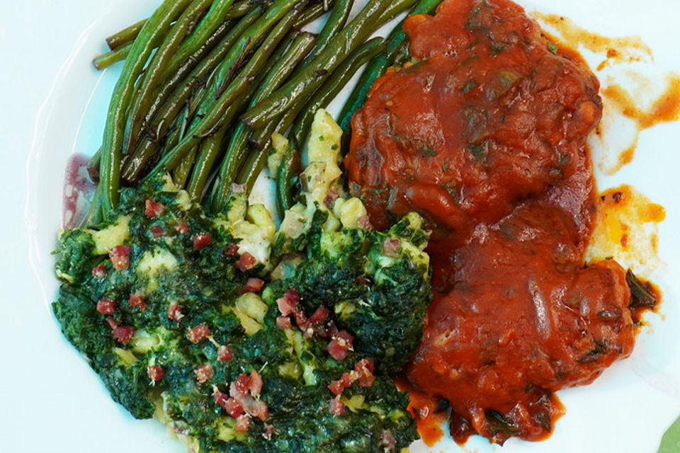 Spinatspätzle mit Prinzessbohnen und würziger Tomatensauce "Meersburg"