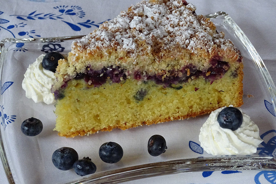 Heidelbeer-Buttermilchkuchen mit Streuseln