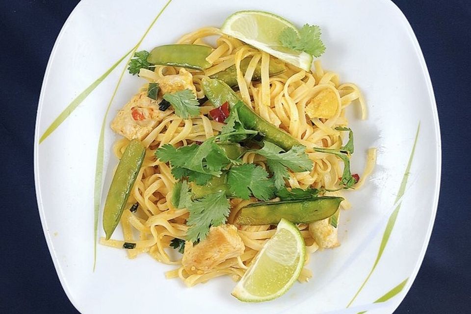 Thailändischer Hühnchen-Glasnudel-Salat