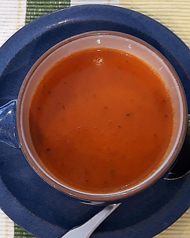 Gelbe Rübensuppe mit roter Currypaste
