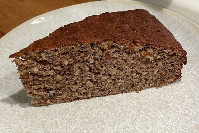 Saftiger Nusskuchen ohne Zuckerzusatz, mit der Süße von Datteln von ...