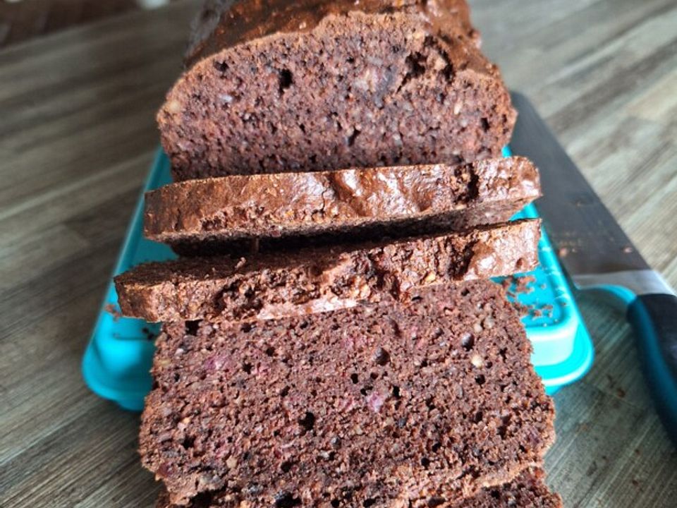 Saftiger Nusskuchen ohne Zuckerzusatz, mit der Süße von Datteln von ...