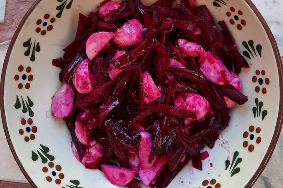 Rote Bete Rohkostsalat mit Mozzarella und Oregano