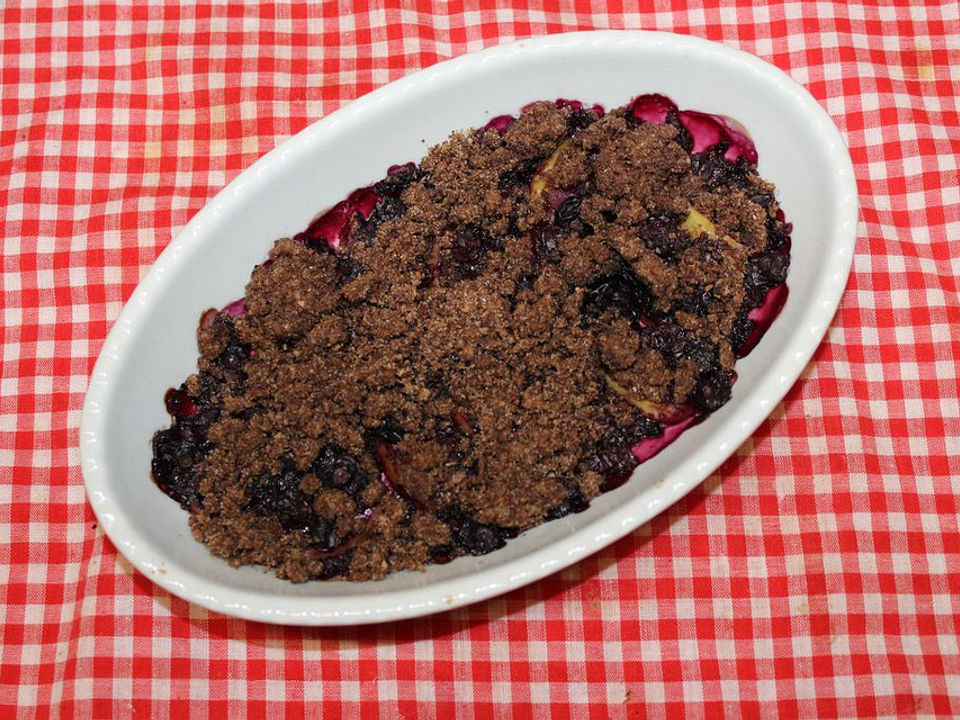 Apfel-Blaubeer-Crumble mit Schokostreuseln von PeachPie12| Chefkoch