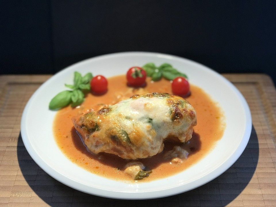 Huhn mit Mozzarella auf Tomatensauce von notti| Chefkoch
