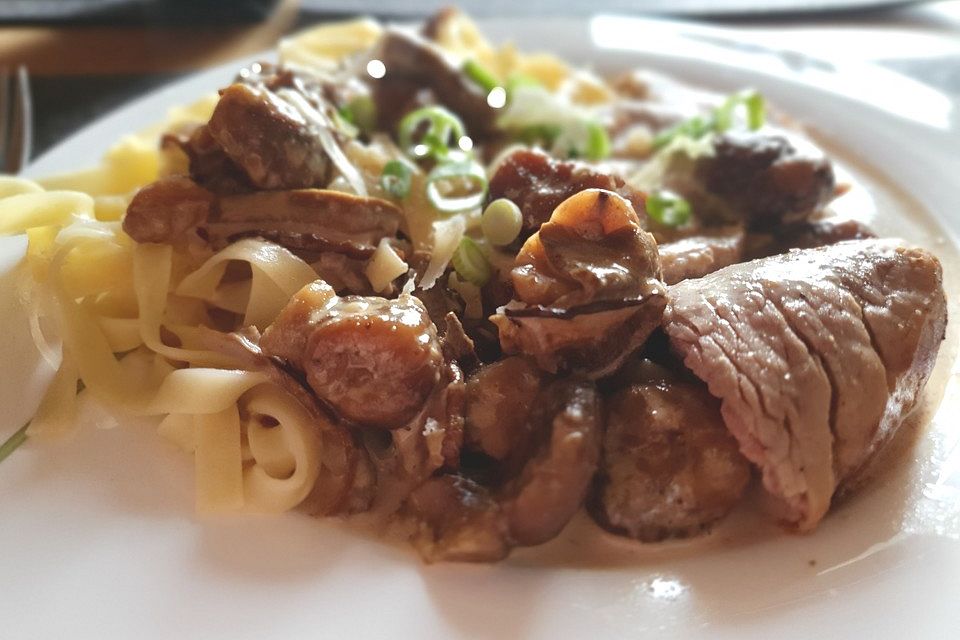 Schweinefilet mit Maronen und Steinpilzen in Whiskey-Sahnesoße